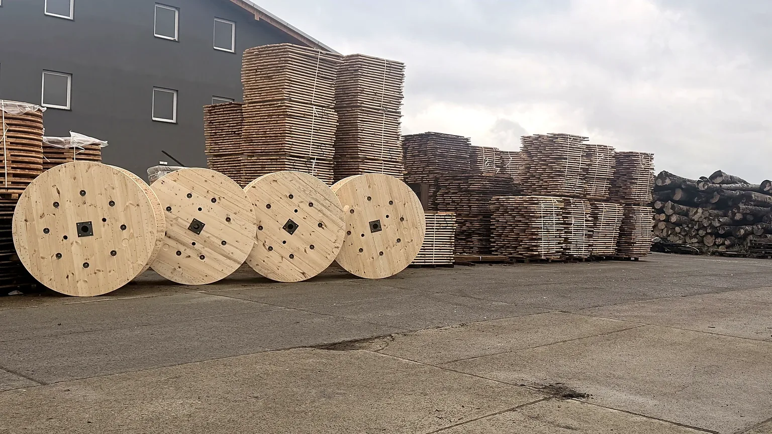 Fallwood – drum flanges and packs of sawn timber in the yard