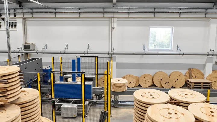 Fallwood – Panorama der Produktionslinie